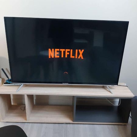 Elbeuf F2 Sweet Home Combles Netflix Wifi المظهر الخارجي الصورة